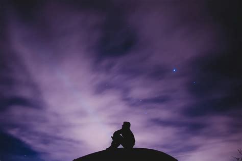 情緒化 星座|晴時多雲偶陣雨？容易情緒化星座TOP4，他們心情起伏就像在坐。